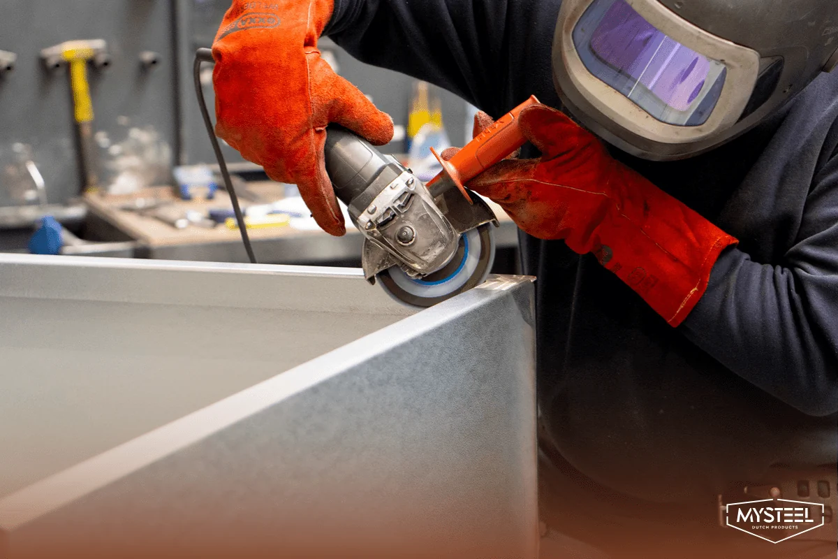 Travailler l'acier corten comme un pro : meuler, percer, scier et plus encore